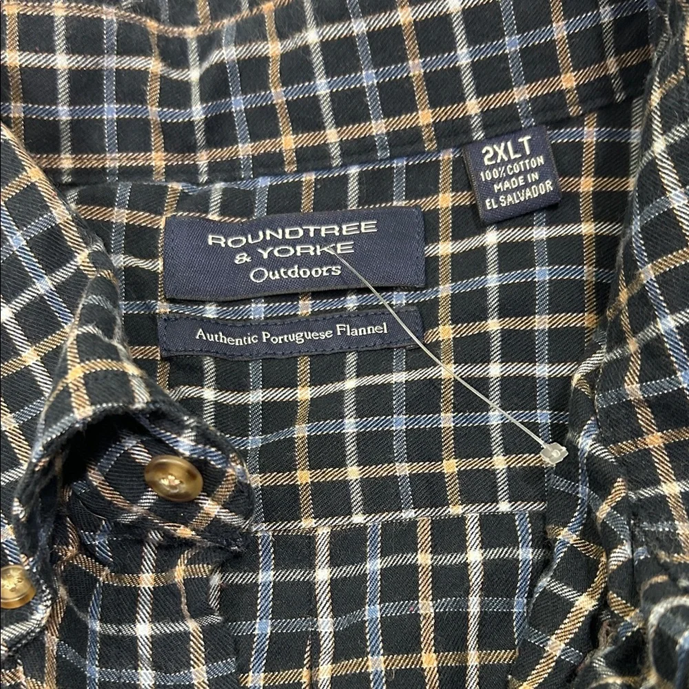 Roundtree & Yorke Men's Checkered Shirt - Navy and Beige - Picture 3 of 16